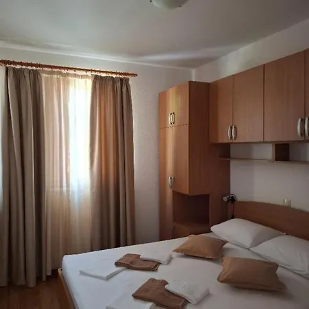 Апартаменти With Parking Space Igrane, Makarska - 13535 *